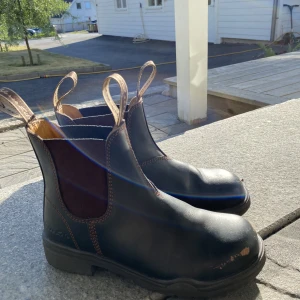 Ridskor - Säljer mina jättefina ridskor med stålhätta pgr av dom är för små.. dom är använda 2 gånger och tyvärr har dom lite skav framme vid tårna