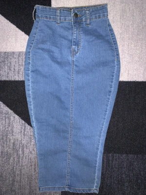 Jeanskjol - Jeanskjol köpt som är för liten 