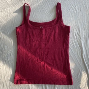 Basic linne rosa - Snyggt linne, storlek S på lappen men passar mer som M eller större. Säljer pga passar tyvärr inte mig. Köps helst via köp nu 💋