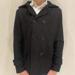 Overshirt Reverse  - Hej! Säljer nu min jacka från Reverse i storlek S, fint skick. Tveka inte på att höra av dig om du har frågor eller funderingar kring varan!