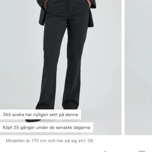 Kostymbyxor  - Säljer dessa pga de börjar bli korta och lite små