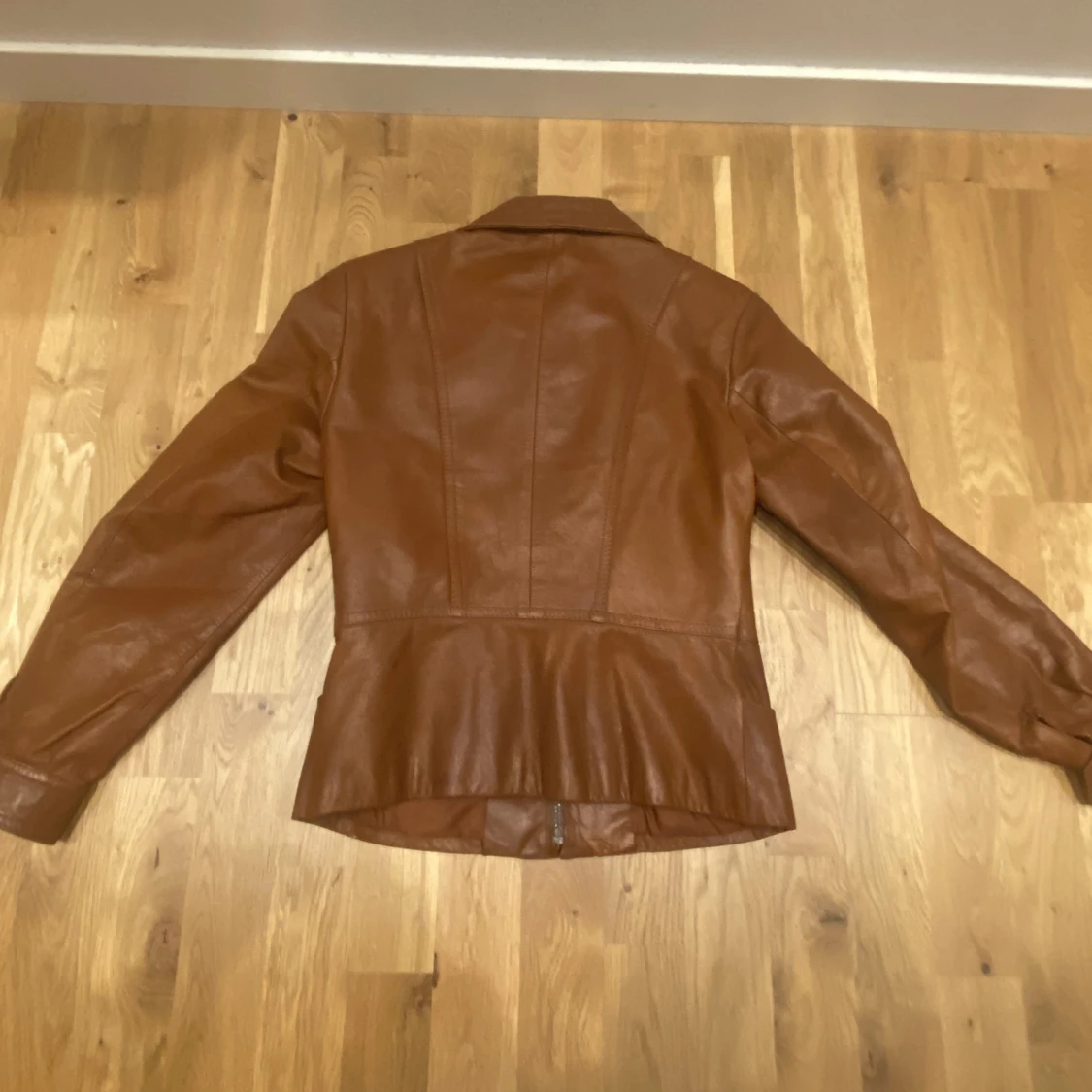 Brun jacka i äkta skinn från jofama!  - 90