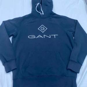Säljer en riktigt fin Gant hoodie. Den är i ett väldigt fint skick