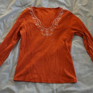 Långärmad tröja - En långärmad tröja köpt second hand, gissar på storlek S