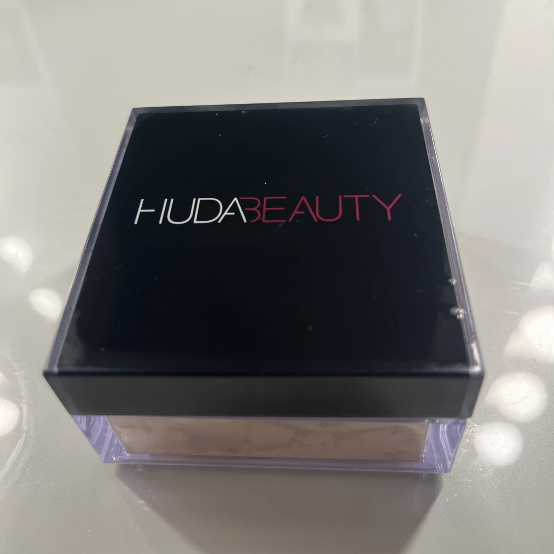 Huda beauty loose setting powder