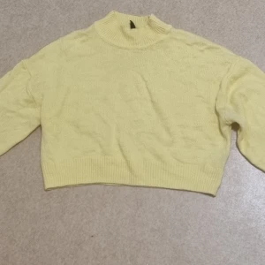 Hm - Köpye för 199kr från hm  Har haft på mig den en gång  Kan diskutera om priset!!