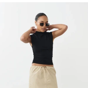 Festtopp💖 - Så snygg t-shirt fast med detaljer som får den att kännas festligare från Gina tricot!💘 Så himla skönt och mjukt material! Använd 2 gånger💗 