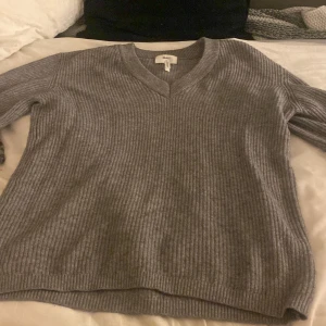 Tröja❤️ - En jätte fin tröja till hösten som aldrig har kommit till användning tyvärr därför säljer jag ❤️❤️