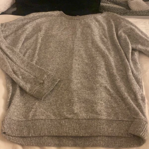 Tröja❤️ - En jätte vacker grå tröja som aldrig kommer till användning jätte fin nu till hösten helt som ny💓💓