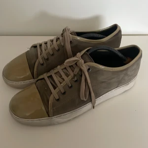 Lanvin skor - Grön/beiga lanvin db1 i strl 7 motsvarar 41-42, okej skick, inget og.