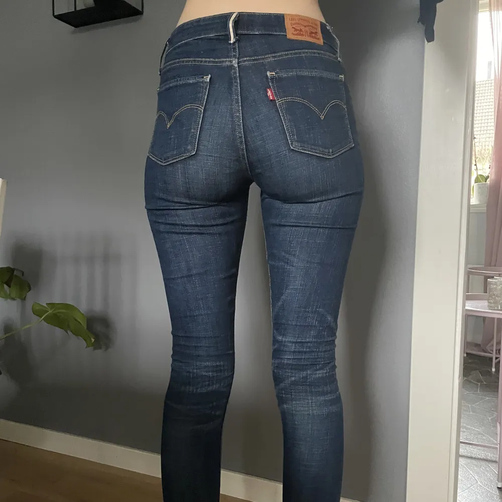 Levis jeans, väldigt fint skick. Slim fit .. Jeans & Byxor.
