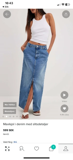 Jeanskjol - Mörkblå jeanskjol i maxilängd från NAKD! Knappt använd, nyskick🌟 Pris kan alltid diskuteras!🫶🏻