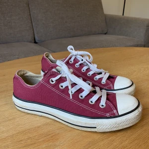 Burgudy Converse, Sz 39 - Conditon: Great! Barely used. 
