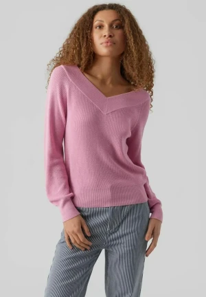 Stickad tröja  - Jättefin vringad rosa stickad tröja från Vero Moda. Den är knappt använd. Nypris 300 kr. Hör av dig om frågor och funderingar!