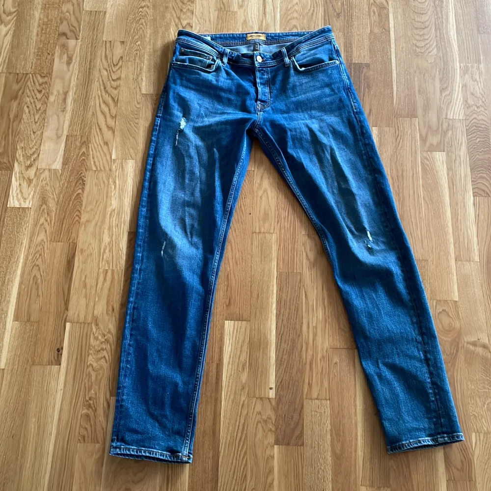 Blåa jeans från Jack and Jones bra skick 8/10 . Jeans & Byxor.