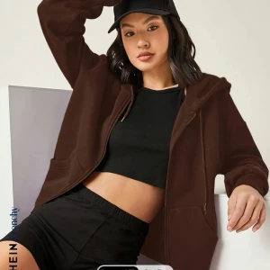 Zip hoodie - Säljer min zip hoodie från shein. Ganska använd