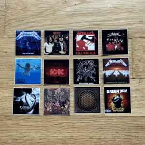 Album klistermärken  - Album klistermärken 💙 9 kr/styck, 5 st för 35 & 10 st för 65! 🩵 frakten är 15 kronor! Dem är ca 4 x 4 cm. GÅR ATT VÄLJA album själv för samma pris!