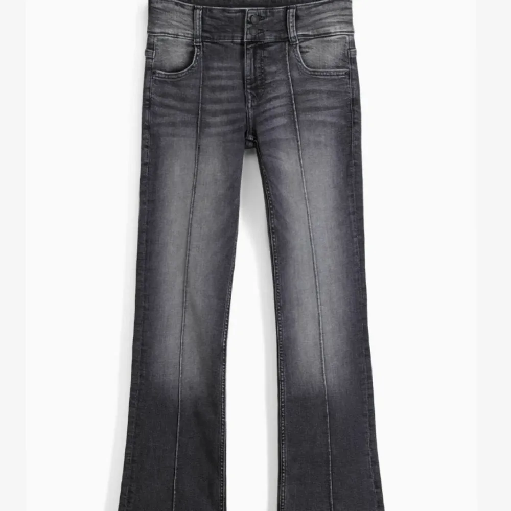 Oanvända jeans från bershka💓använd 1 gång! nytt pris 400kr💗. Jeans & Byxor.