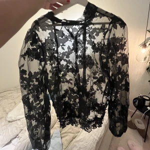 Genomskinlig blus från Zara - Kom gärna med prisförslag☺️