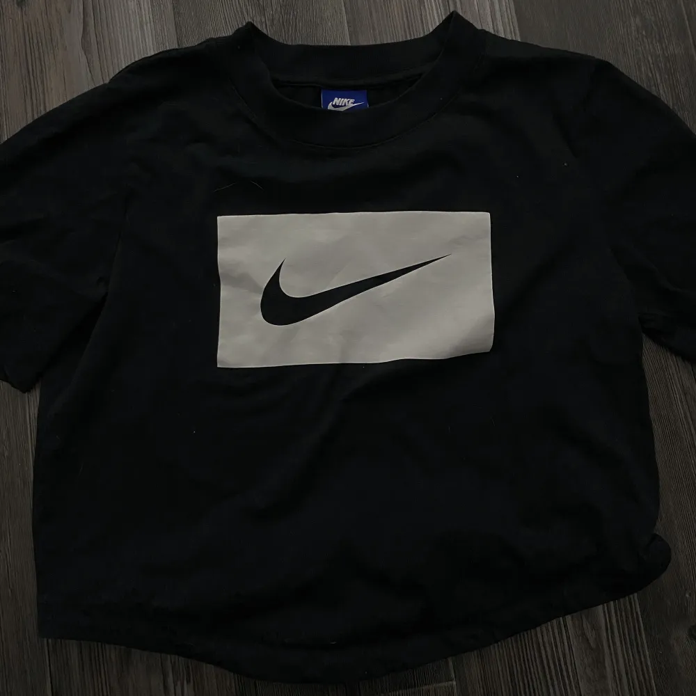 Nike t-shirt stl xs. T-shirts.