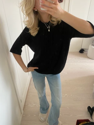 Trekvartsärmad stickad hoodie  - Såå fin trekvartsärmad stickad hoodie i 100% merinoull från cubus❤️