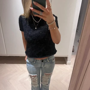 Kortärmad stickad tröja - Kortärmad glittrig stickad T-shirt från Zara.💗