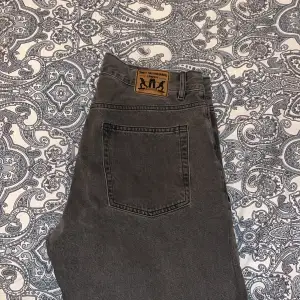 Loose jeans från sweet sktbs, storlek W32, var ute efter något lite mer baggy så därför har de inte riktigt använts, nypris 699