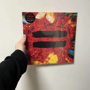 Ed Sheeran - =. Vinylskiva  - Ny och inplastad. Skickas spårbart för 39:- via plick ”köp nu”. Kan också hämtas upp i Uppsala eller Gävle. Besök gärna våra butiker i ovan nämnda städer. Vid köp av flera skivor så samfraktar vi