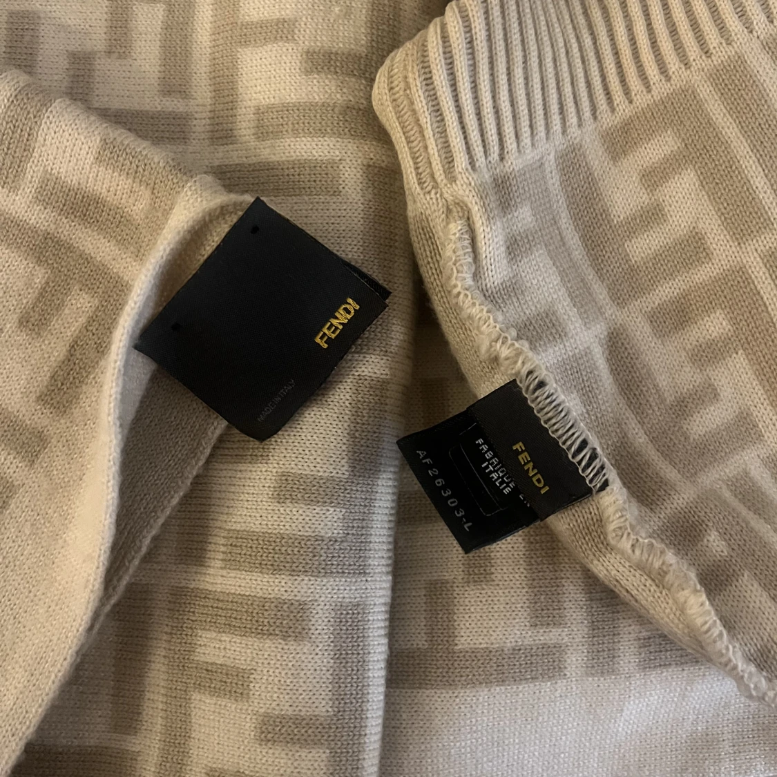 Fendi mössa + halsduk i ren ull - 91