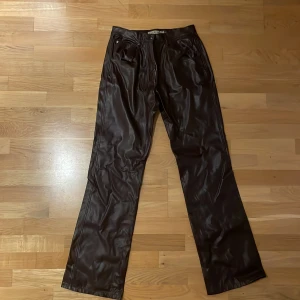 Jättecoola vintage läderbyxor❤️‍🔥❤️‍🔥 - Jättefina läderbyxor i bra skick, säljer då dem tyvärr är för små för mig❤️‍🩹❤️‍🩹