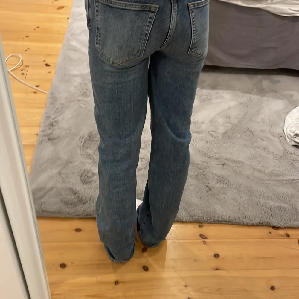  Ett par super fina jeans som är bootcut och Low waist.. Jeans & Byxor.