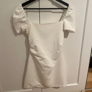 Klänning - Säljer min studentklänning från Zara, använd endast en gång på studenten💕 