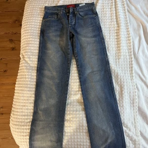 Lågmidjade jeans - Snygga vintage jeans!💕  Midjemått( rätt över): 36cm Inerbenslängd: 77cm Lårmått ( rätt över):24 cm    Köp gärna via ”KÖP NU”💖 Skriv ifall ni har några frågor eller funderingar // perfectjeans🫶