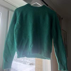 grön stickad tröja från zara, färgen är lite starkare/skrikigare i verkligheten 
