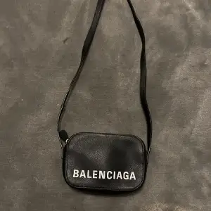 Balenciaga väska  Ny pris 8 990 Knappt använd 