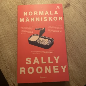 Normala människor  - Pocketbok från Sally Rooney. 