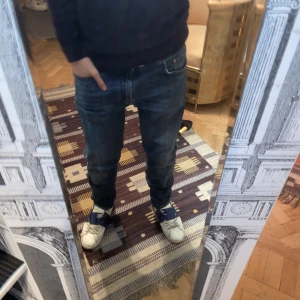 Gul&Blå Slim Jeans - Riktigt sköna med en slim/ straight passform. Jag är runt 175. Hör av er vid funderingar!