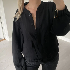 Kofta/jacka  - Skit cool koft/jacka med knappar och fickor, en av få exemplar 💓💓 