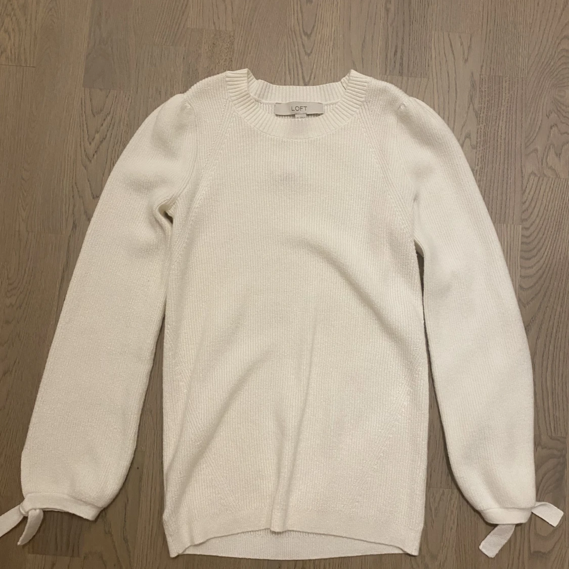 Fin stickad vit tröja