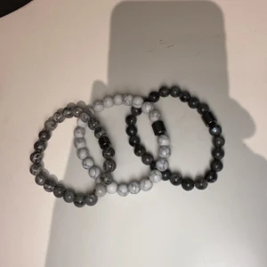 Pärlarmband - Pärlarmband som är helt nya. 1 för 79, 2 för 129 3 för 149. Finns många utav alla färger.