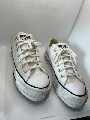 Platå från converse  - Använda ett fåtal gånger, men fått någon fläck. 
