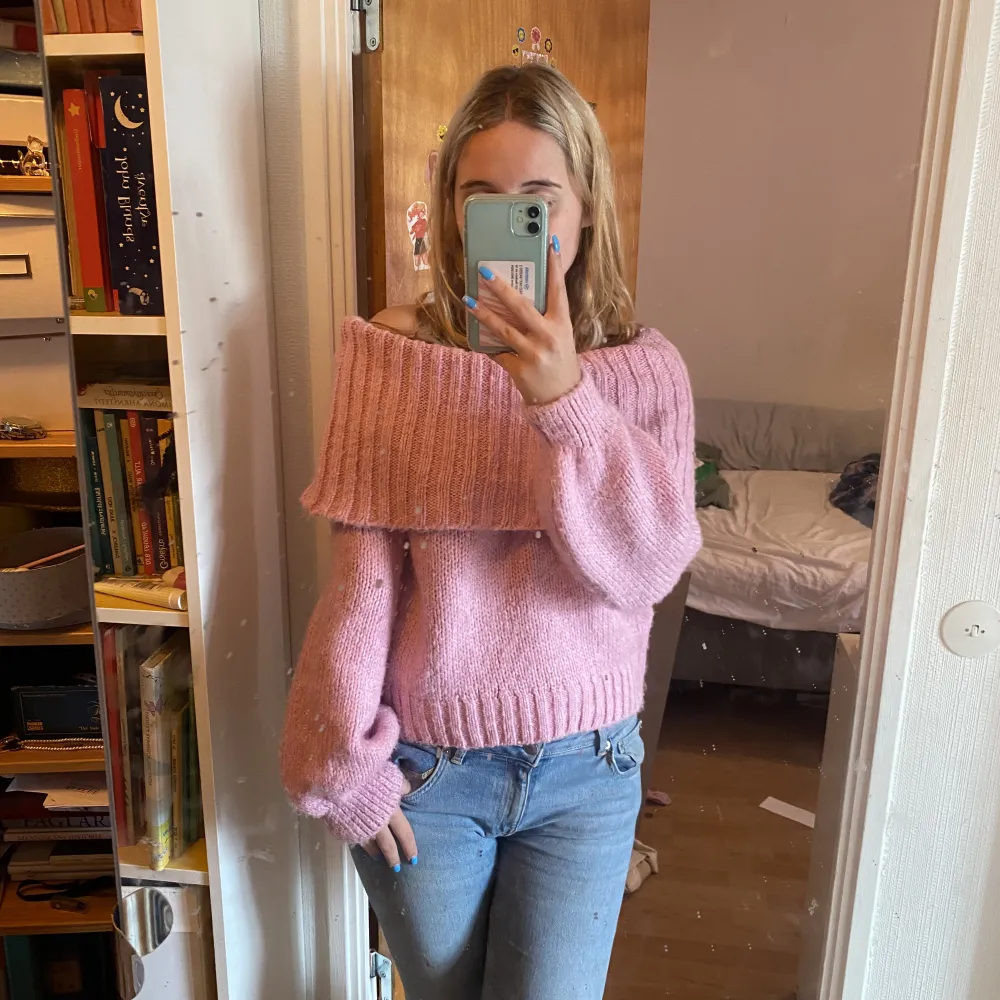 Jätte fin rosa stickad tröja från Gina Tricot ( lånade bilder ). Nypris 399, andvänd två gånger, säljer då de inte va min typ av tröja. Pris kan diskuteras så kom gärna med prisförslag💕. Stickat.