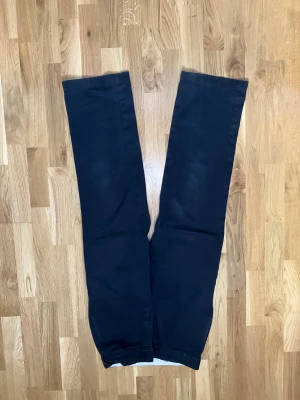Dickies 874 original fit - Dickies 874 original fit chinos i storlek 29/32, kostar runt 700kr nypris. Använda men inte speciellt slitna