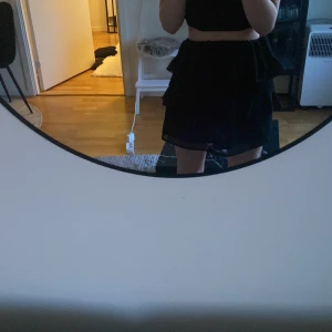 Volangkjol - Superfin volangkjol från pretty little thing, säljes då den inte kommer till användning.
