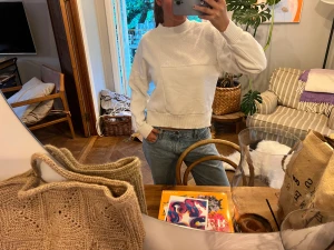 Tröja med detaljer - Cool tröja med lite detaljer