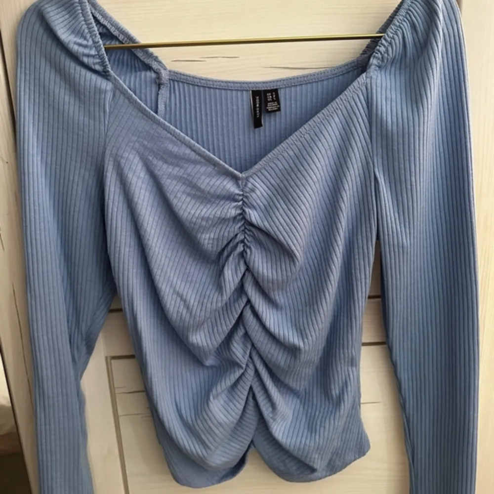Blå fin blus från vero moda i storlek Xs. . Blusar.
