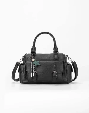 Söt handväska - Säljer denna handväska. Den rymmer mycket och är väldigt praktisk. Har inga typer av defekter  🥰