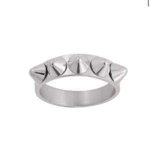 Säljer min Edblad ring då jag inte tycker jag passar i den längre, andvänd men inga defekter. ❤️