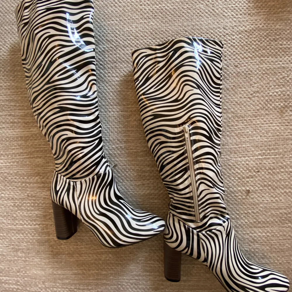 Coolaste bootsen i zebra mönster. Övrigt.