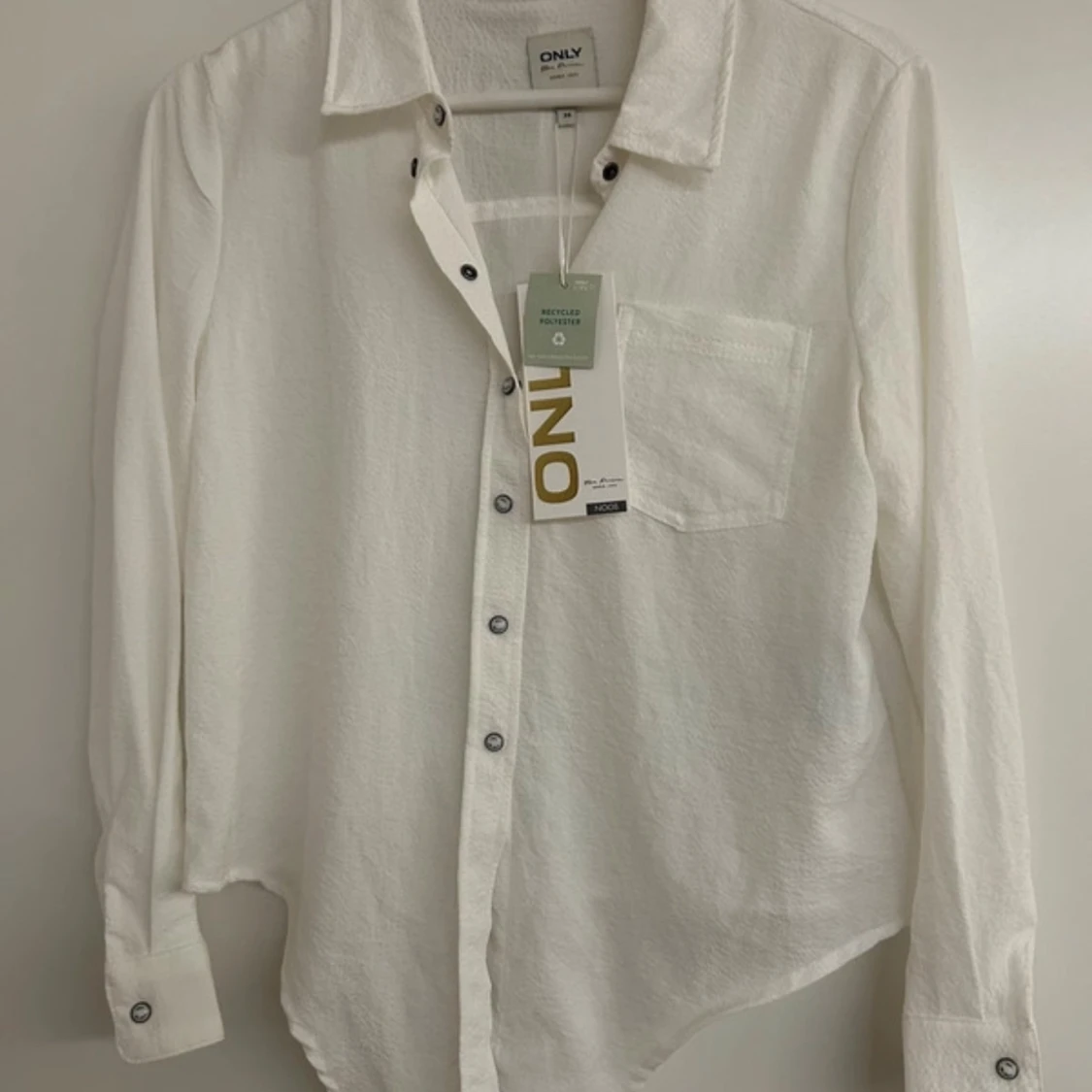 Tröja/skjorta med knyte